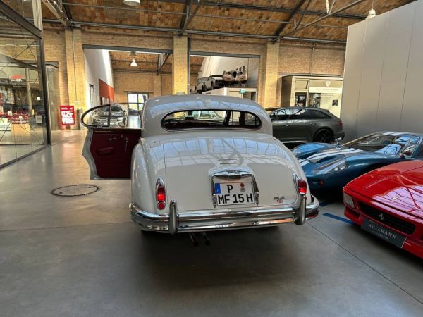 Jaguar Mk IX 1961 131374