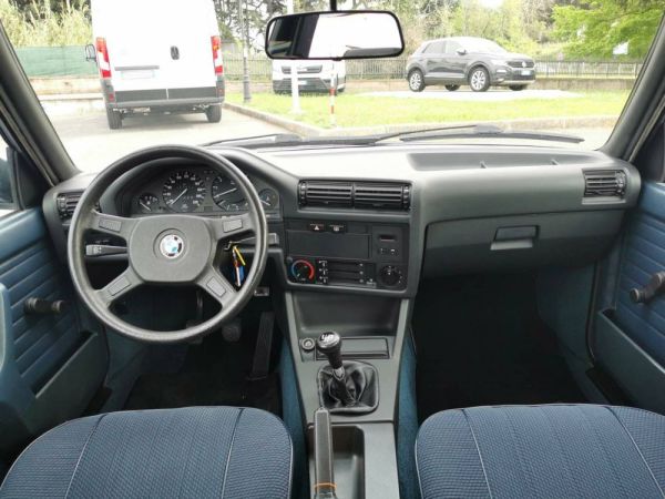 BMW 318i 1986 121051