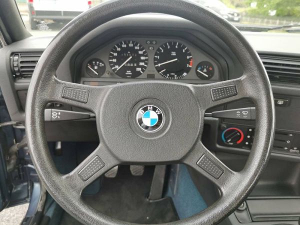 BMW 318i 1986 121052