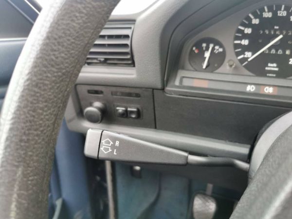 BMW 318i 1986 121054