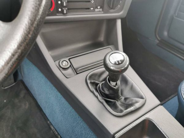 BMW 318i 1986 121059