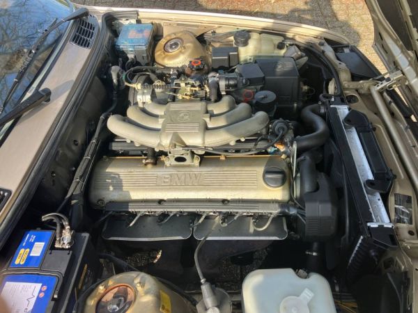 BMW 320i 1990 126949