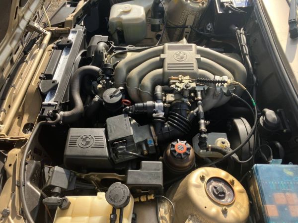 BMW 320i 1990 126950