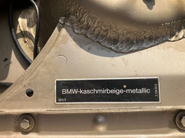 BMW 320i 1990 126951