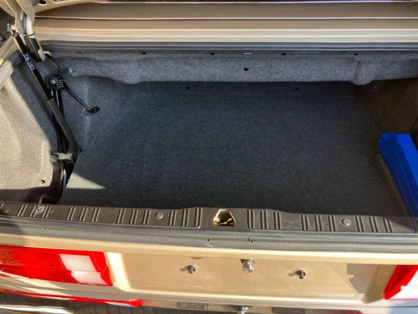 BMW 320i 1990 126958