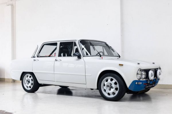 Alfa Romeo Giulia Nuova Super 1300 1975 13590