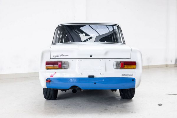 Alfa Romeo Giulia Nuova Super 1300 1975 13594