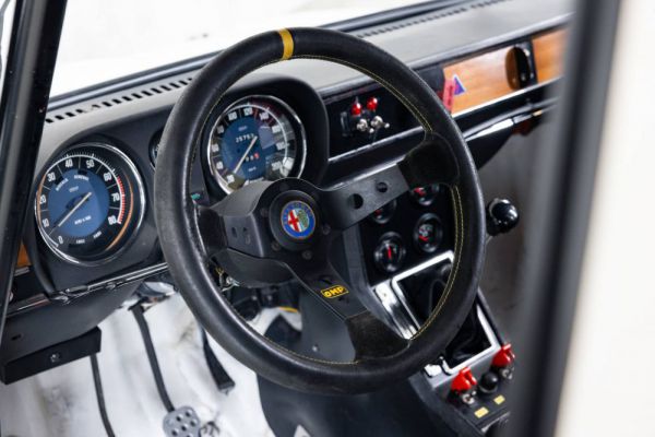 Alfa Romeo Giulia Nuova Super 1300 1975 13598