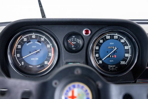 Alfa Romeo Giulia Nuova Super 1300 1975 13601