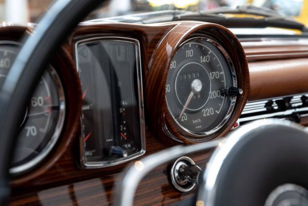 Mercedes-Benz 300 SE 1967 98394