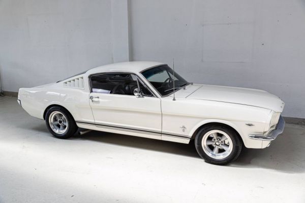 Ford Mustang GT 1965 104517