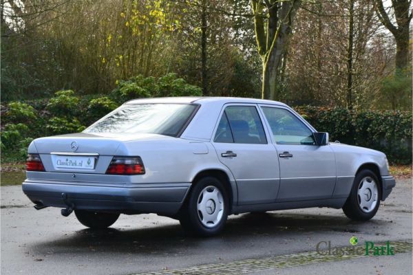 Mercedes-Benz 200 D 1993 122064
