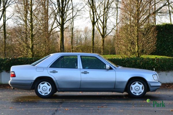 Mercedes-Benz 200 D 1993 122065