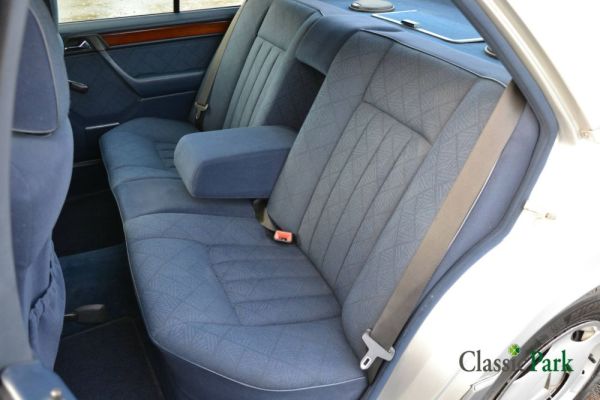 Mercedes-Benz 200 D 1993 122070