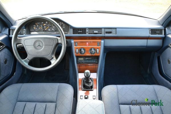 Mercedes-Benz 200 D 1993 122071