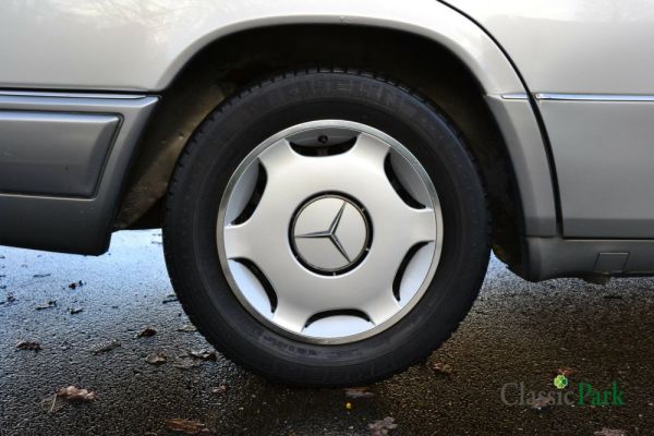 Mercedes-Benz 200 D 1993 122074