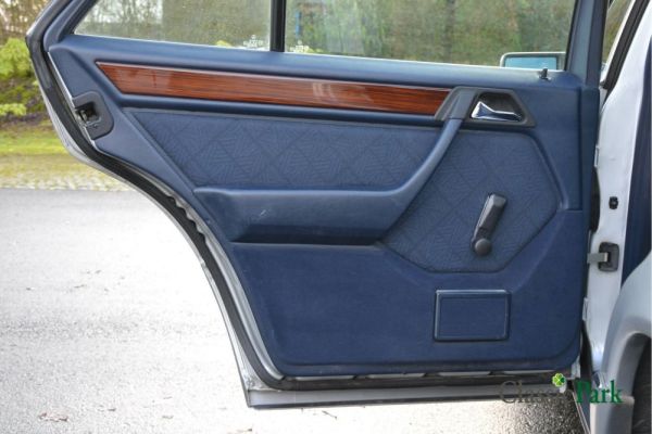 Mercedes-Benz 200 D 1993 122075