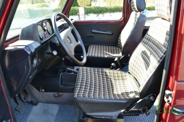 Mercedes-Benz 300 GD (SWB) 1984 123262