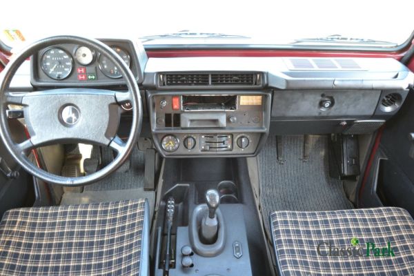 Mercedes-Benz 300 GD (SWB) 1984 123264
