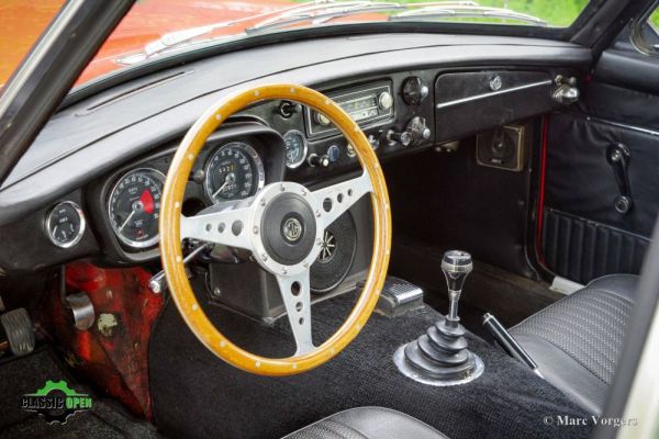 MG MGB GT V8 1975 119762