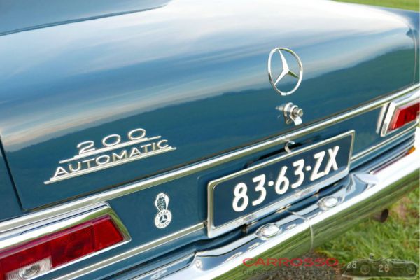 Mercedes-Benz 200 1967 8754