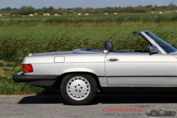Mercedes-Benz 560 SL 1988 8831