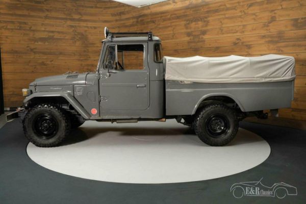 Toyota Land Cruiser FJ 45 1976 87287