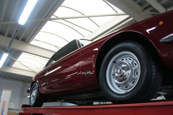 Jaguar XJ 6 L 4.2 1977 16017