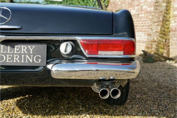 Mercedes-Benz 230 SL 1966 16290