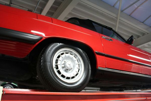 Mercedes-Benz 500 SL 1983 16361
