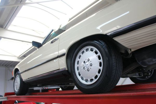 Mercedes-Benz 560 SL 1989 17369