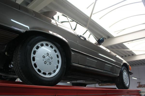 Mercedes-Benz 560 SL 1986 17610