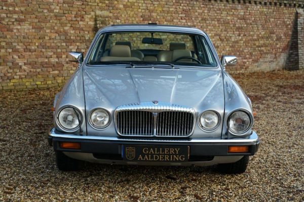 Daimler Double Six 1990 17958