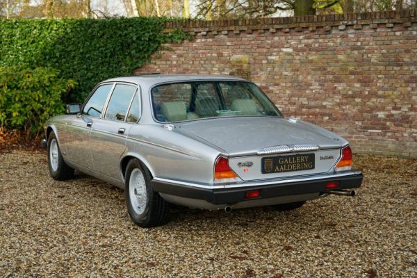 Daimler Double Six 1990 17961
