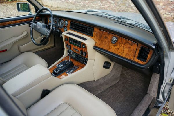 Daimler Double Six 1990 17965