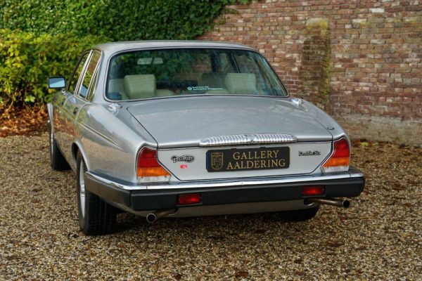 Daimler Double Six 1990 17967