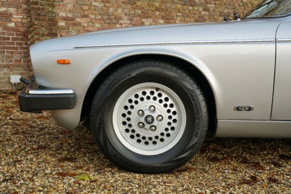 Daimler Double Six 1990 17968