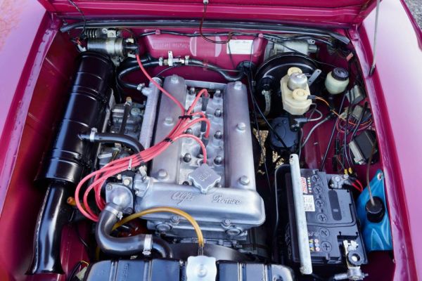 Alfa Romeo Giulia Nuova Super 1300 1977 126836