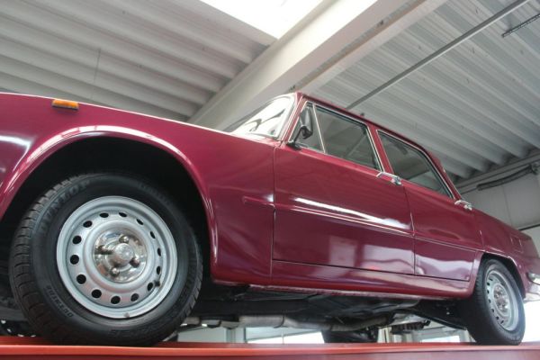 Alfa Romeo Giulia Nuova Super 1300 1977 126839