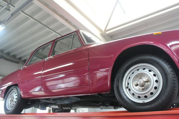 Alfa Romeo Giulia Nuova Super 1300 1977 126840