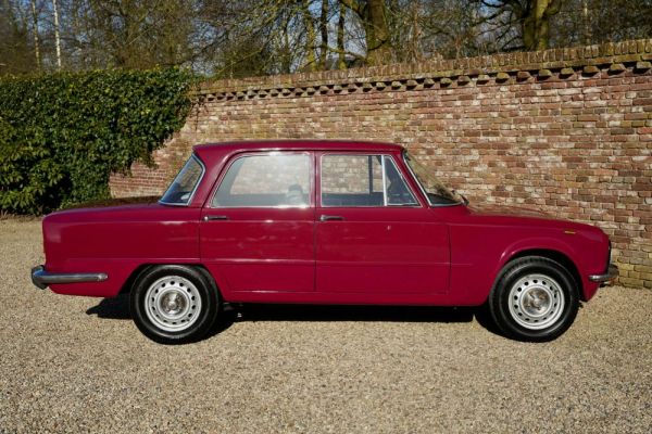 Alfa Romeo Giulia Nuova Super 1300 1977 126843