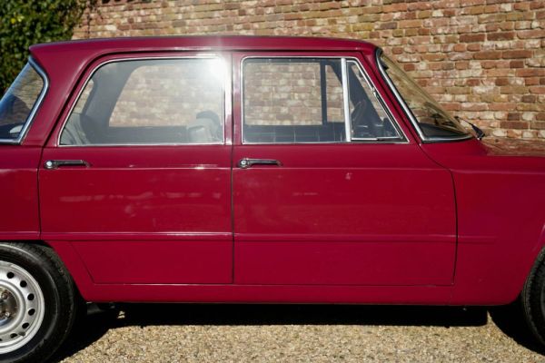 Alfa Romeo Giulia Nuova Super 1300 1977 126846