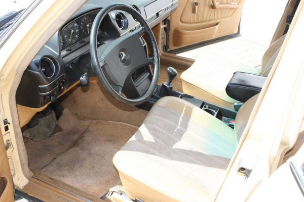 Mercedes-Benz 200 D 1981 27447
