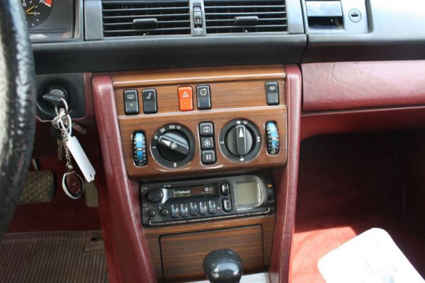 Mercedes-Benz 260 E 1986 28404