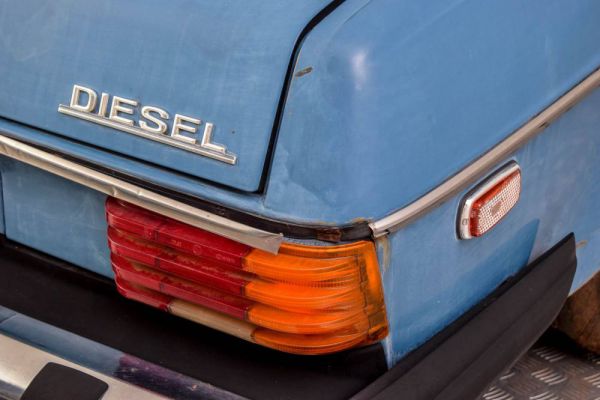 Mercedes-Benz 240 D 3,0 1976 28602