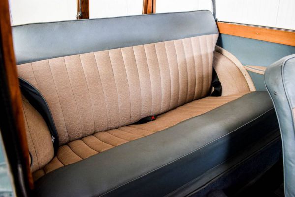 Morris Minor 1000 Traveller 1975 93583