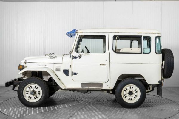 Toyota Land Cruiser BJ 40 1977 122962