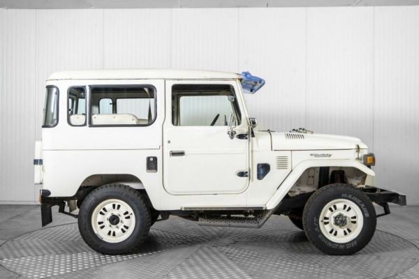 Toyota Land Cruiser BJ 40 1977 122963