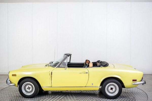 Fiat 124 Spider CS1 1973 129023