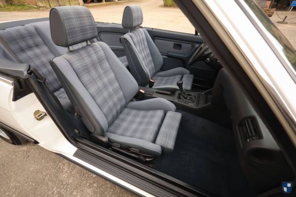 BMW 320i 1989 122128